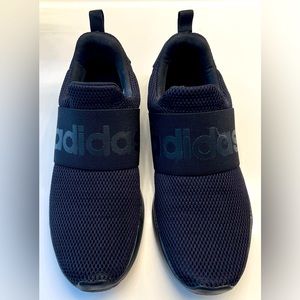 Adidas men’s shoe size 9 1/2.